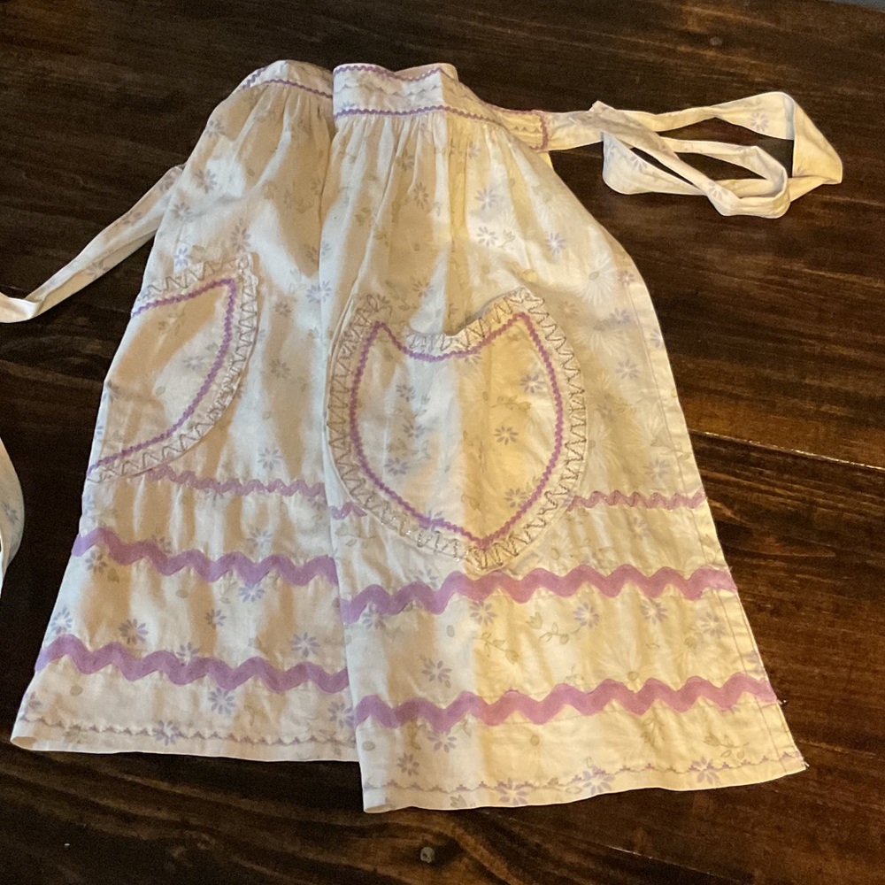 Vintage White and Purple Apron with Heart Pockets